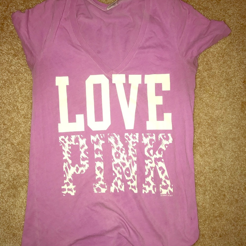 VS Pink tee. Size L.